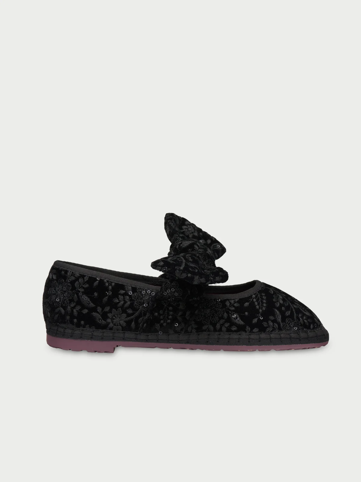 Lyra Sylva Black